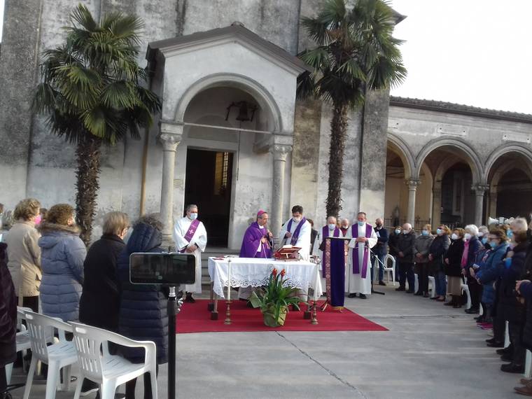 0.1.messa al cimitero.jpg