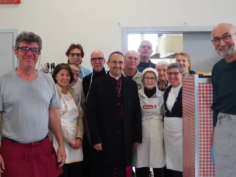 02 _ pranzo in Polisportiva con le Associaziooni di volontariato 2.JPG