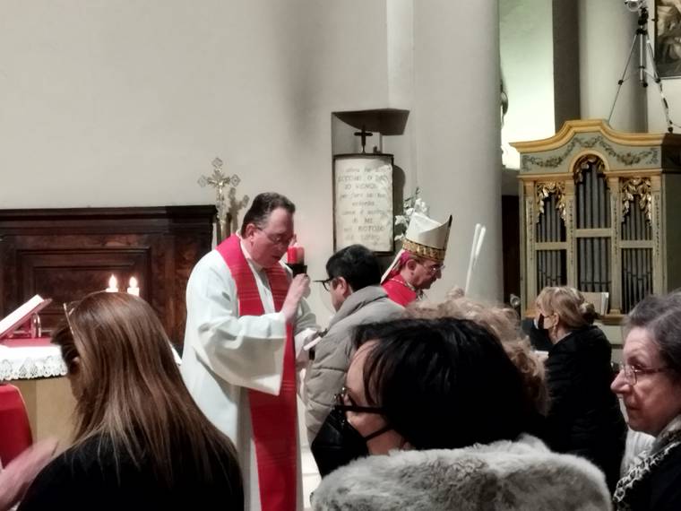 02 a Pietole celebrazione della S. Messa con la benedizione della gola 5.jpg