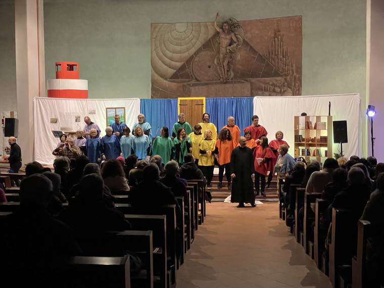 05 spettacolo teatrale su don Mazzolari e Bellintani 2.jpg