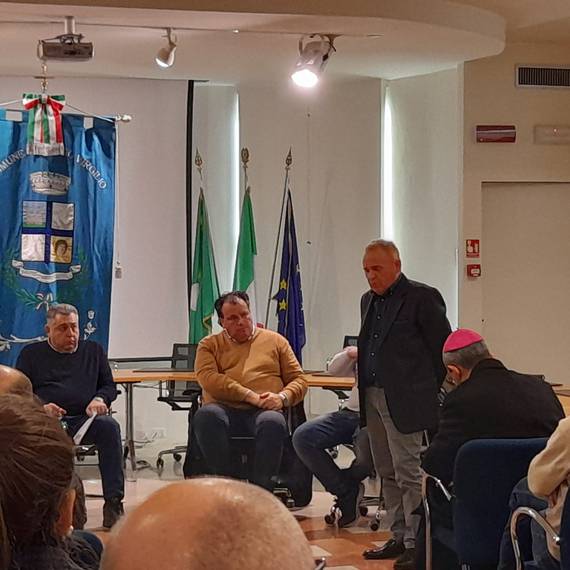 08 Incontro in sala conciliare 1.jpg