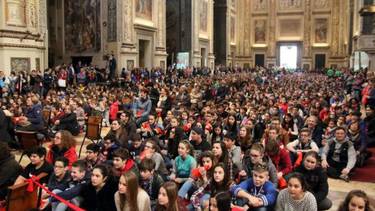 Raga Ke Look! - I cresimandi con il Vescovo Marco