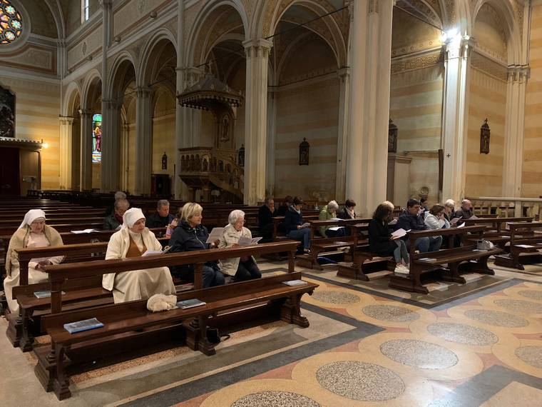 1_Chiesa di Ostiglia, Lodi mattutine.jpg