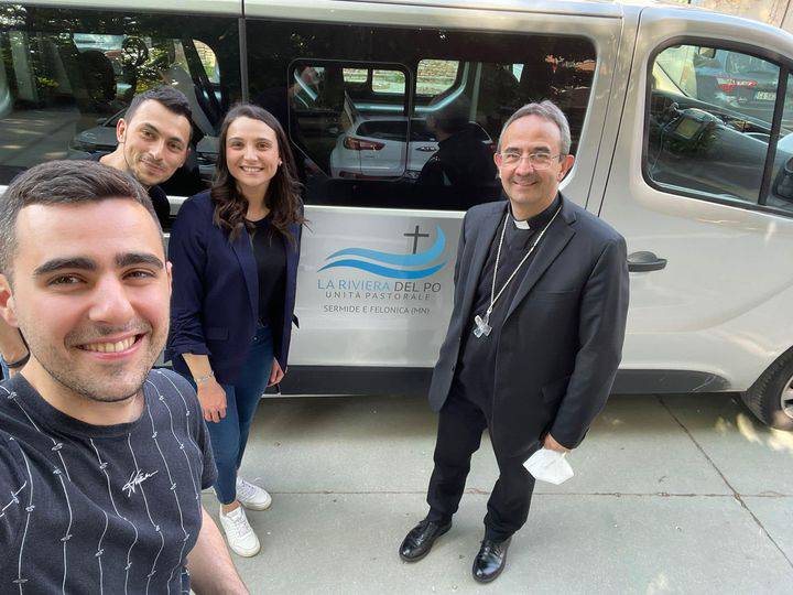 1 Il viaggio da mantova a Sermide con il pulmino dell_unità pastorale.jpg