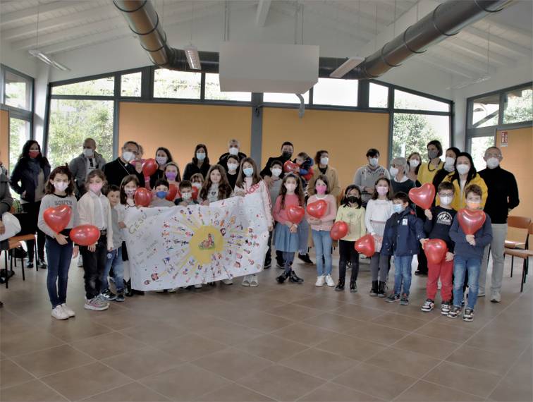 3 4 2022 VISITA PASTORALE UPC _ BENEDIZIONE BAMBINI E FAMIGLIE DELLA PASTORALE BATTESIMALE.JPG