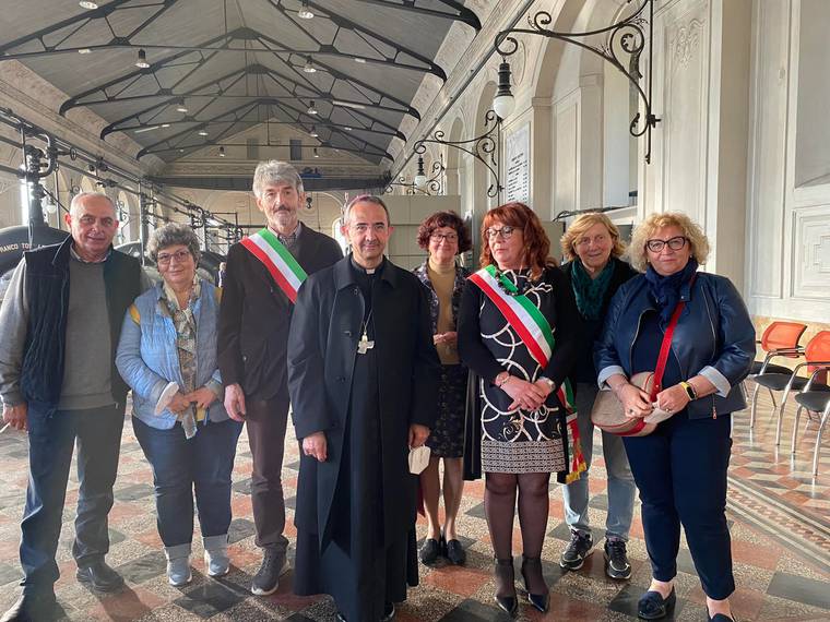 5 Accolto dai sindaci dell_unità pastorale.jpg