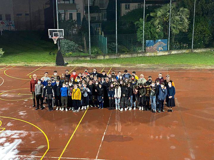 6 vescovo ragazzi sermide.jpg