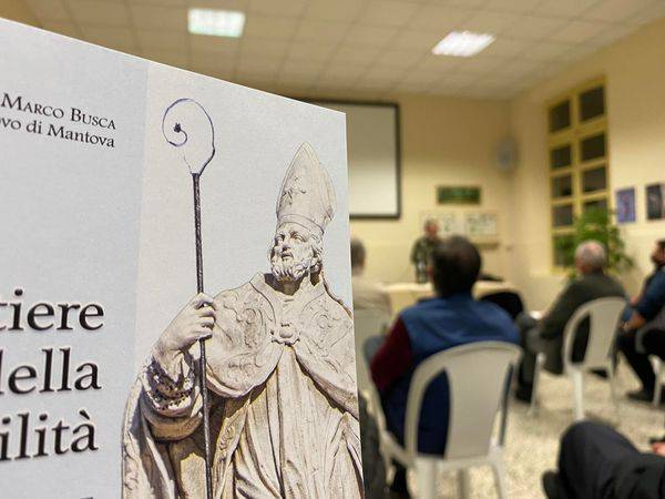 7. vescovo incontra gli imprenditori e allevatori al Centro Eridano di Carbonara.jpg