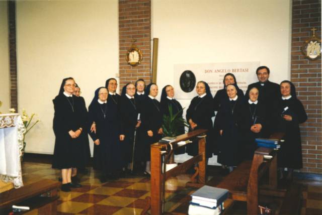 C:\fakepath\Foto oblate main.jpg