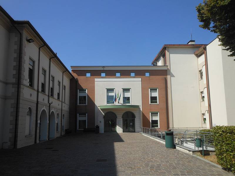 C:\fakepath\Ospedale_di_Asola-ingresso.jpg