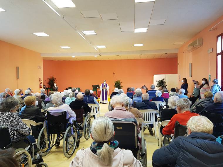 Rsa incontro con anziani e unzione infermi.jpg
