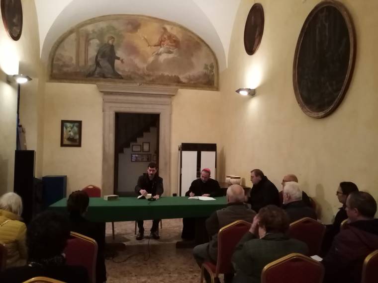 Vescovo 10_11 con volontari UPA 2.jpeg