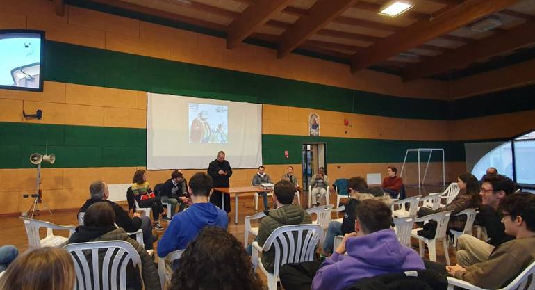 a Moglia dibattito con giovani lavoratori e studenti.jpg