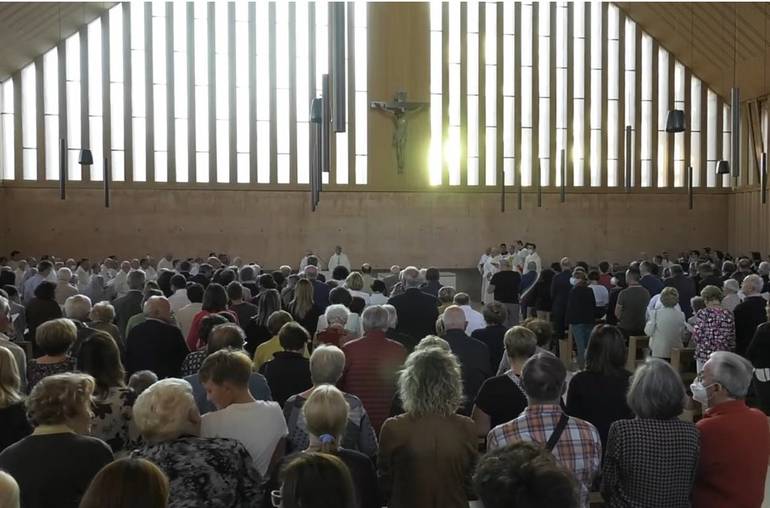 chiesa pegognaga interno piena.jpg