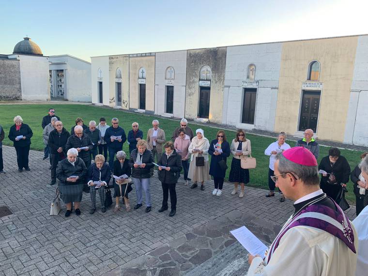cimitero di Serravalle a Po.jpg