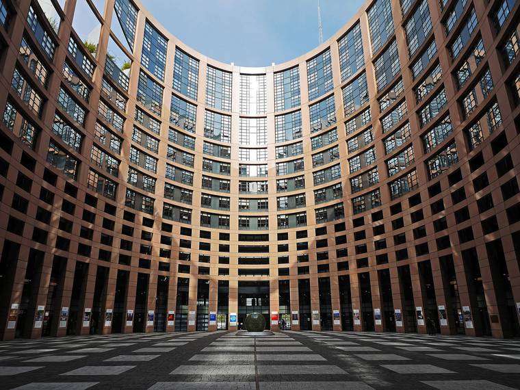european_parlamento_pixabay.jpg