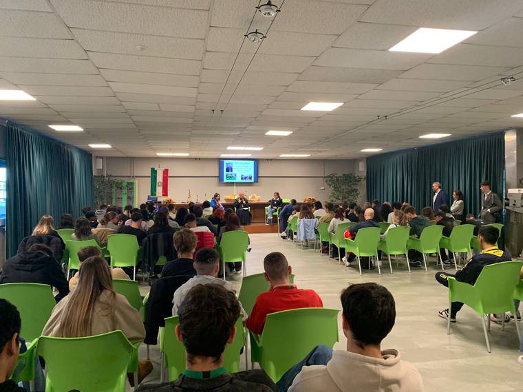 incontro Istituti Superiori Galilei e Greggiati di Ostiglia.jpg