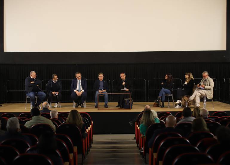 incontro mondo lavoro suzzara.JPG