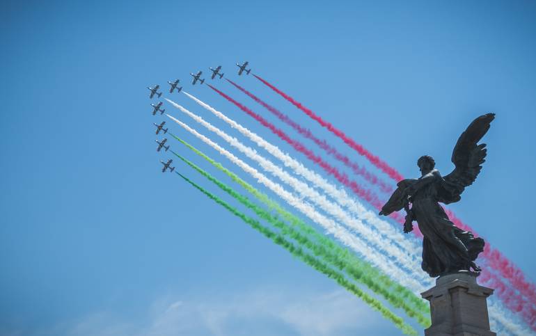mauricio_artieda_frecce tricolori_unsplash.jpg
