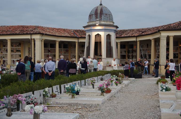 messa cimitero goito.JPG