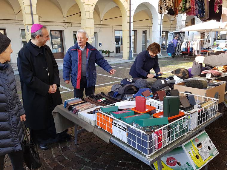 passeggiata sul mercato.jpg