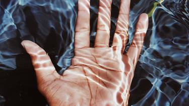 C:\fakepath\pexels-andre-moura-mano acqua - Copia.jpg