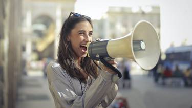 pexels_andrea_piacquadio_megafono 2.jpg