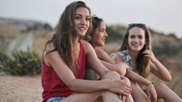 C:\fakepath\ragazze donne giovani.jpg