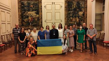 C:\fakepath\studentesse ucraine dal vescovo.jpg