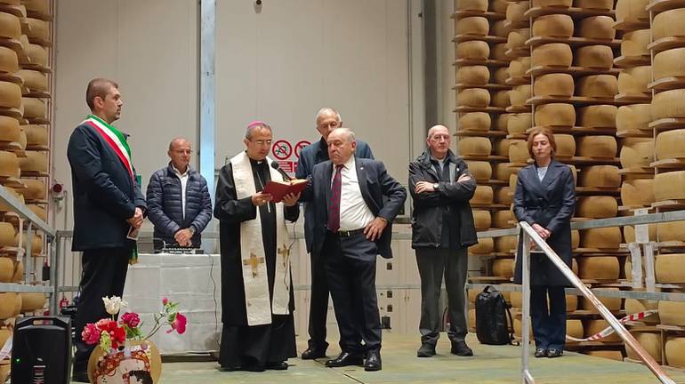 vescovo gonfo 2.jpeg