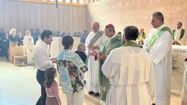 vescovo messa pegognaga.jpg