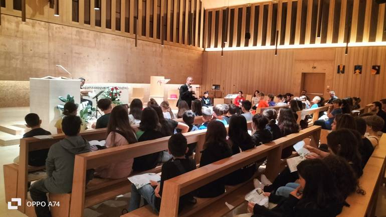 vescovo ragazzi medie pegognaga.jpg