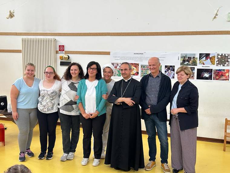 vescovo scuola bizzoccoli gonzaga.JPG