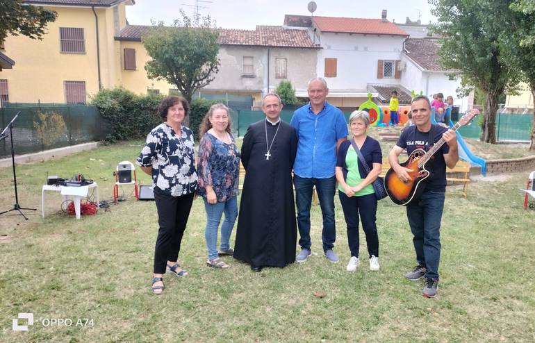 vescovo scuola infanzia bondeno.jpg