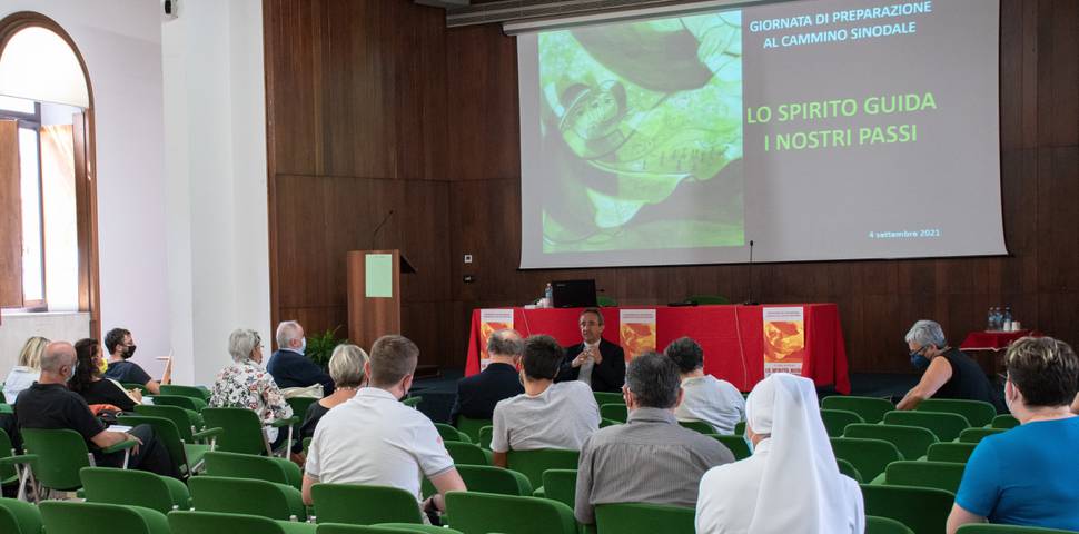 C:\fakepath\vescovo sinodo (3).jpg